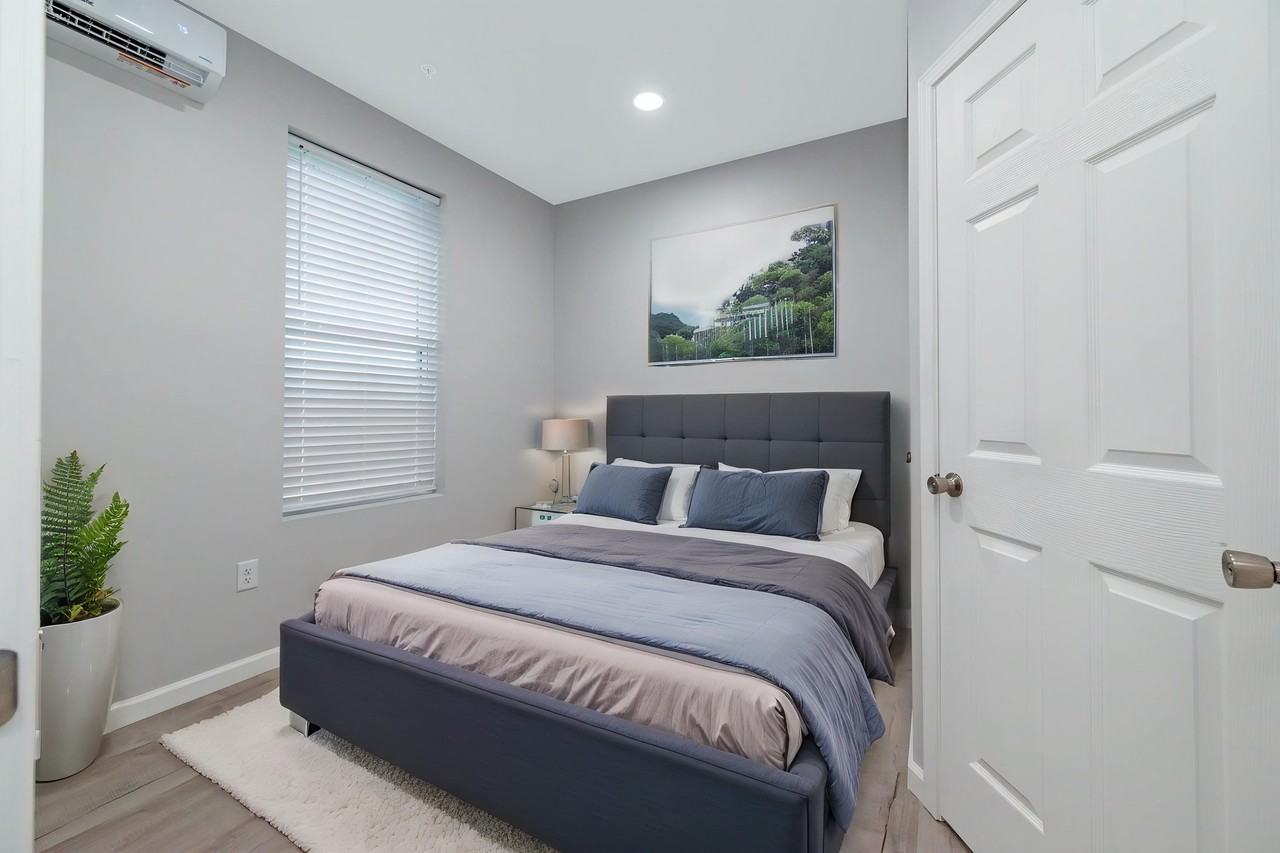 807 Avenue K - D #D - Photo 3 of 6