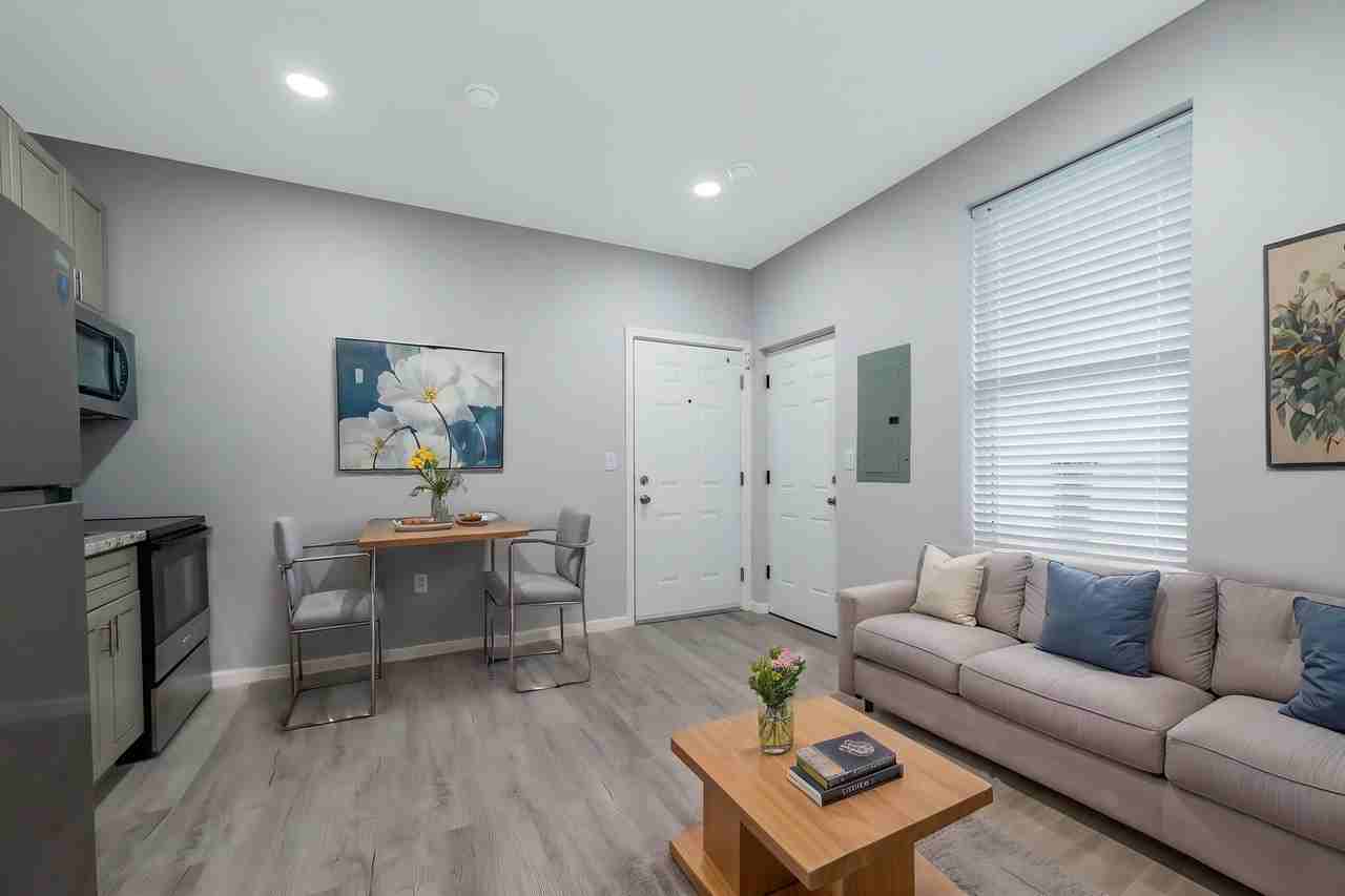 807 Avenue K - D #D - Photo 4 of 6