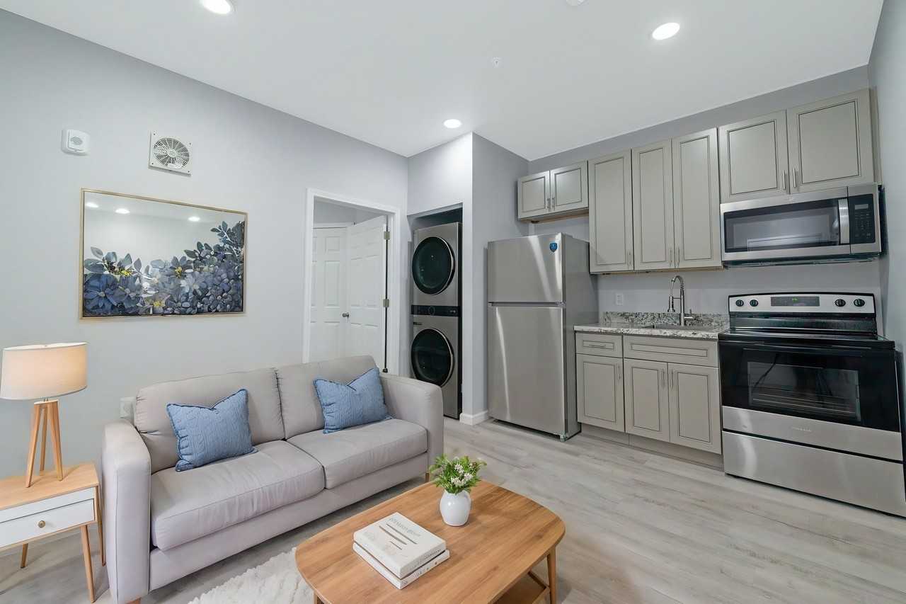 807 Avenue K - D #D - Photo 5 of 6