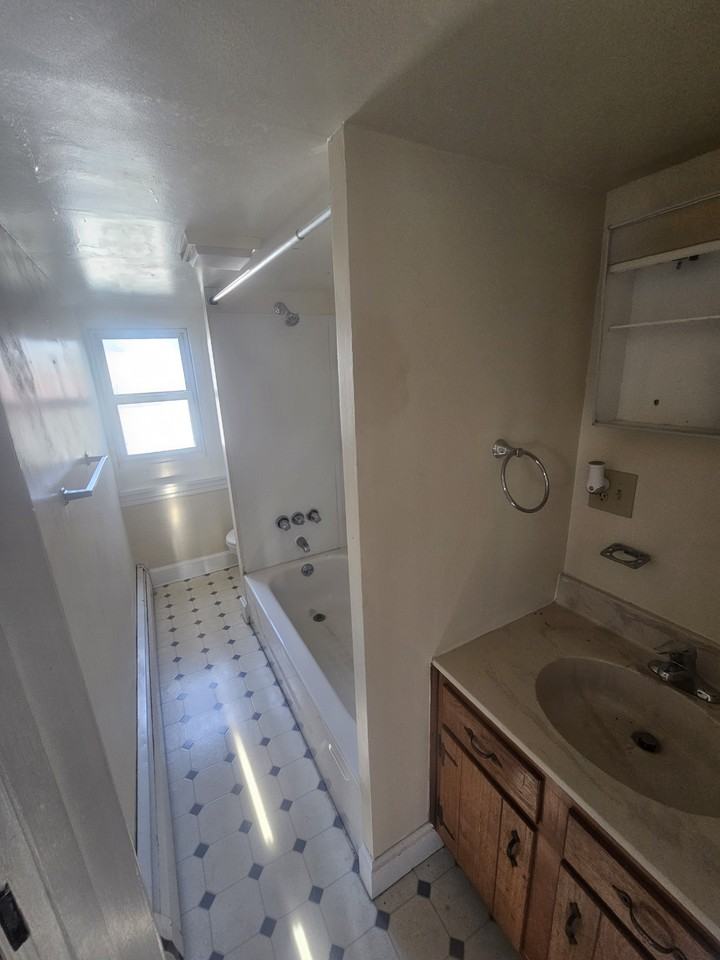 105 N Walnut St #B - Photo 3 of 5