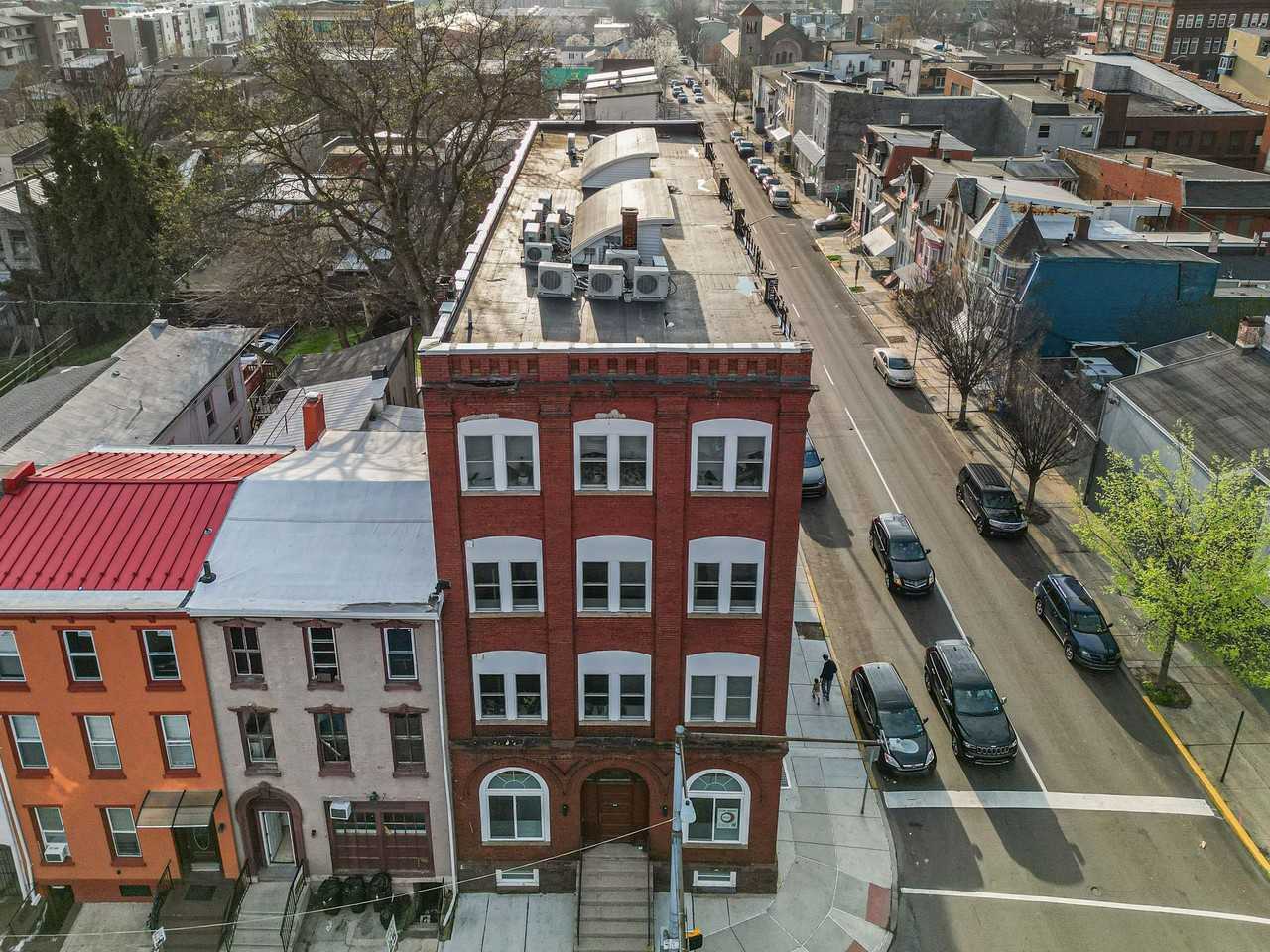 Multi-family building - Center City - Photo 2 of 21