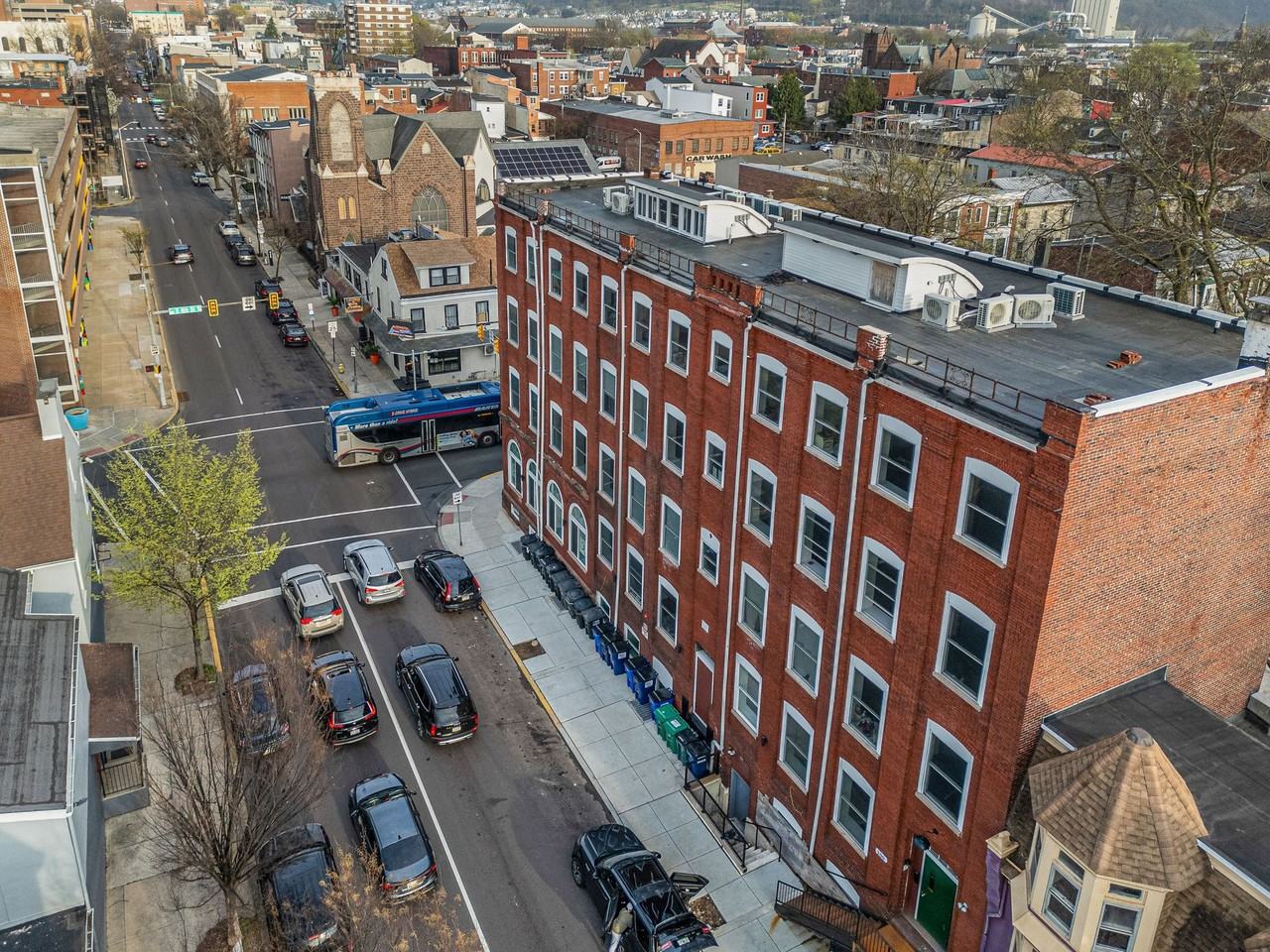 Multi-family building - Center City - Photo 5 of 21