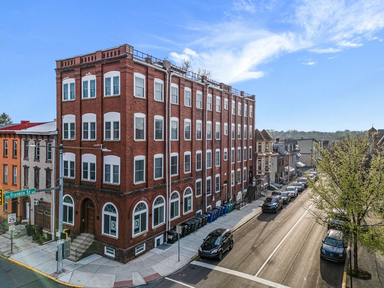 Multi-family building - Center City - Photo 6 of 21