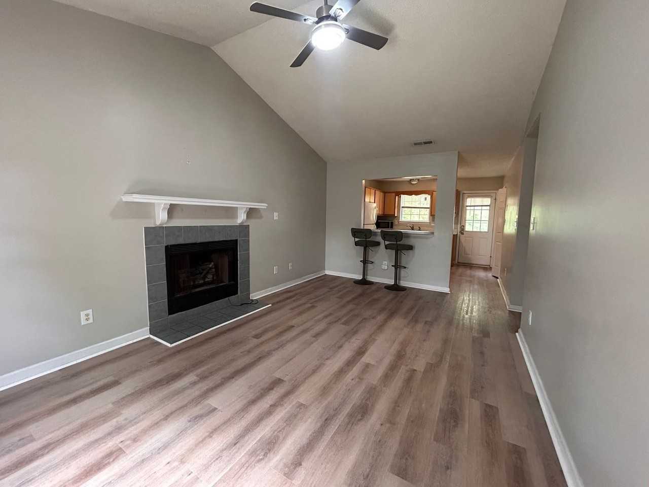 202 Deer Creek Dr - Photo 2 of 10