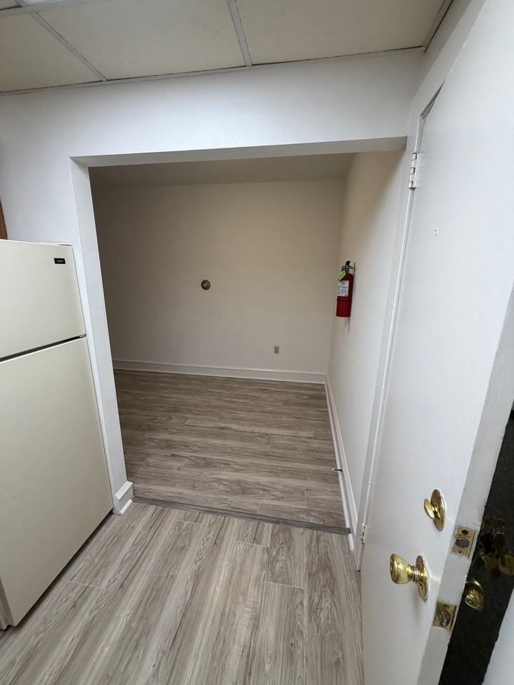 Maingate - Photo 7 of 9