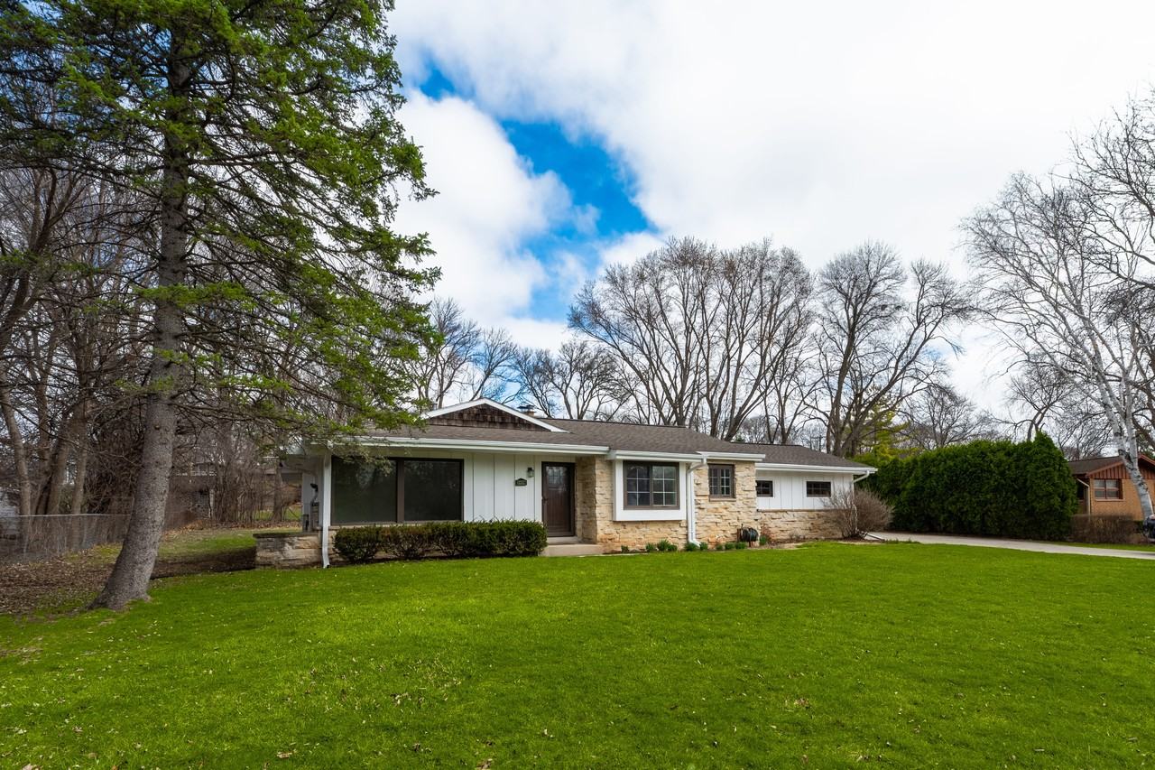 2428 S Root River Pkwy #1 - Photo 3 of 32