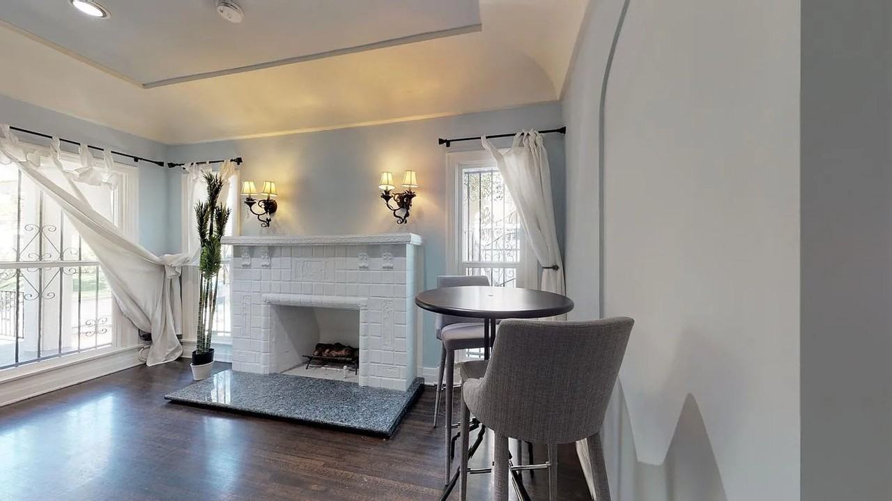 Charming Duplex in Prime Hancock Park Adjacent Location! - Photo 2 of 11