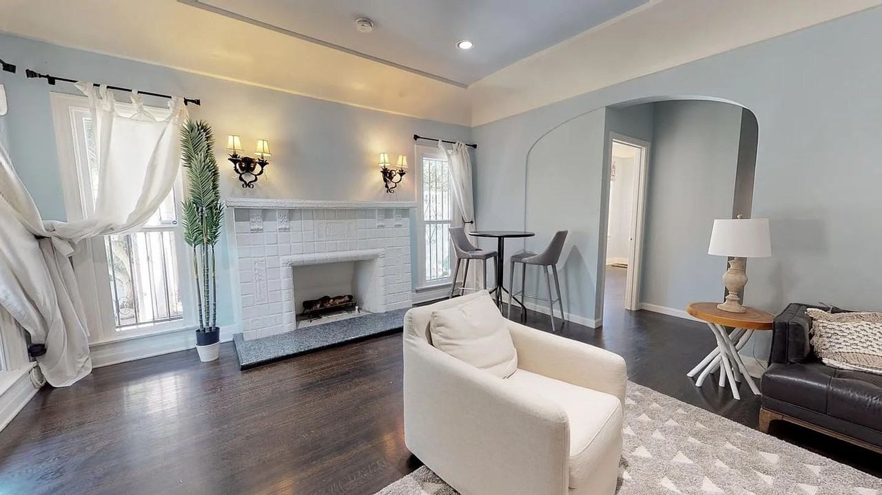 Charming Duplex in Prime Hancock Park Adjacent Location! - Photo 4 of 11