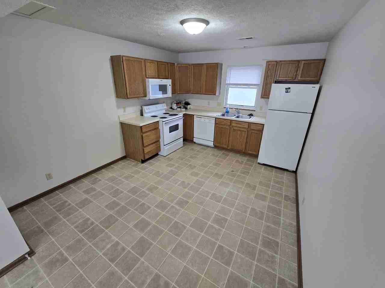 6417 Burlington Ave #4 - Photo 4 of 14