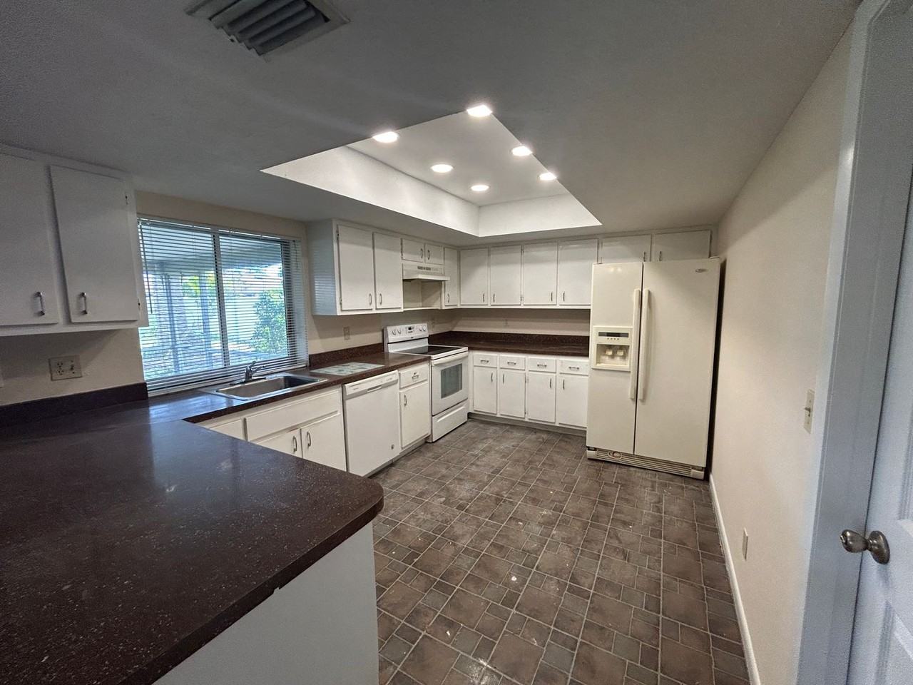 3832 Se 7th Ave - Photo 5 of 19