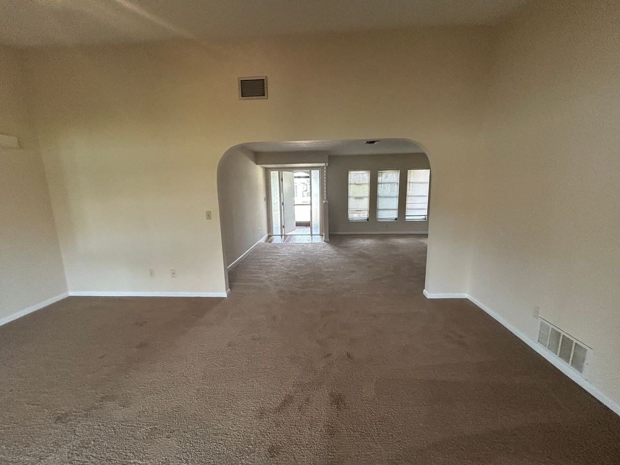 3832 Se 7th Ave - Photo 6 of 19