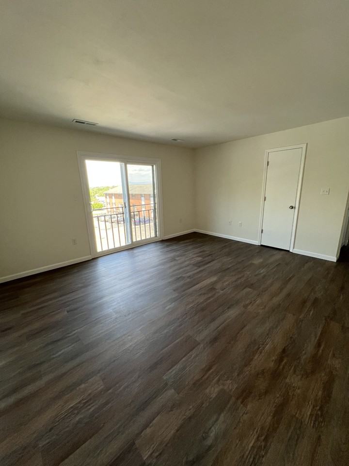 855 E Washington Ave #C5 - Photo 2 of 14