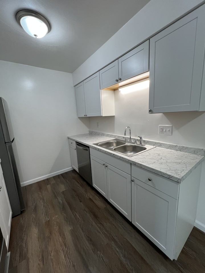 855 E Washington Ave #C5 - Photo 4 of 14