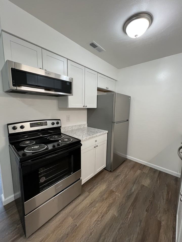 855 E Washington Ave #C5 - Photo 5 of 14