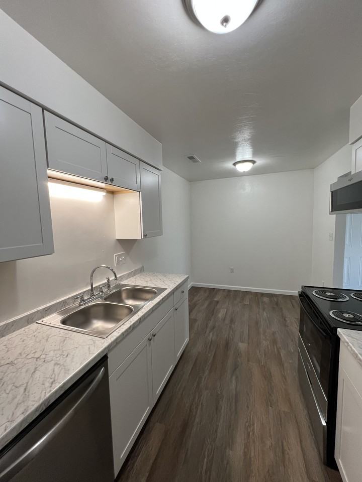 855 E Washington Ave #C5 - Photo 6 of 14