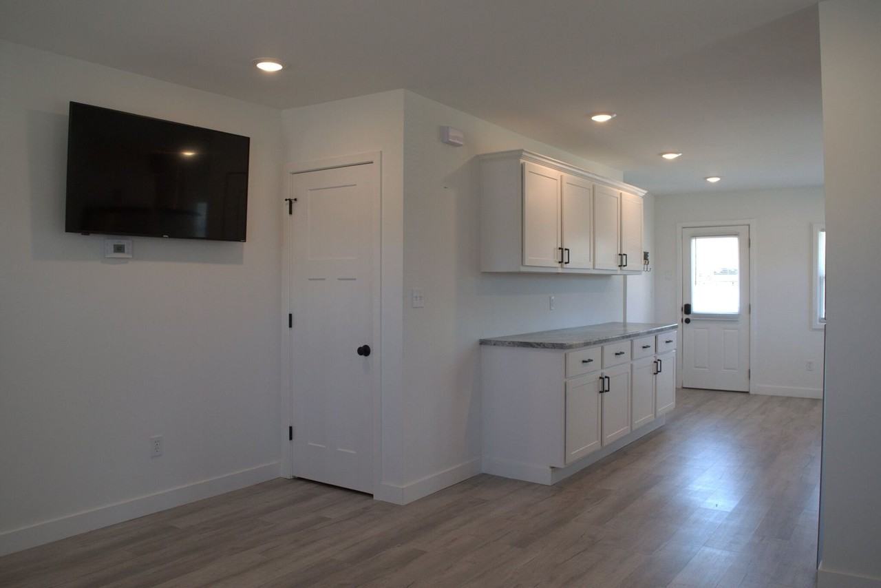1002 W Broadway - Photo 5 of 21