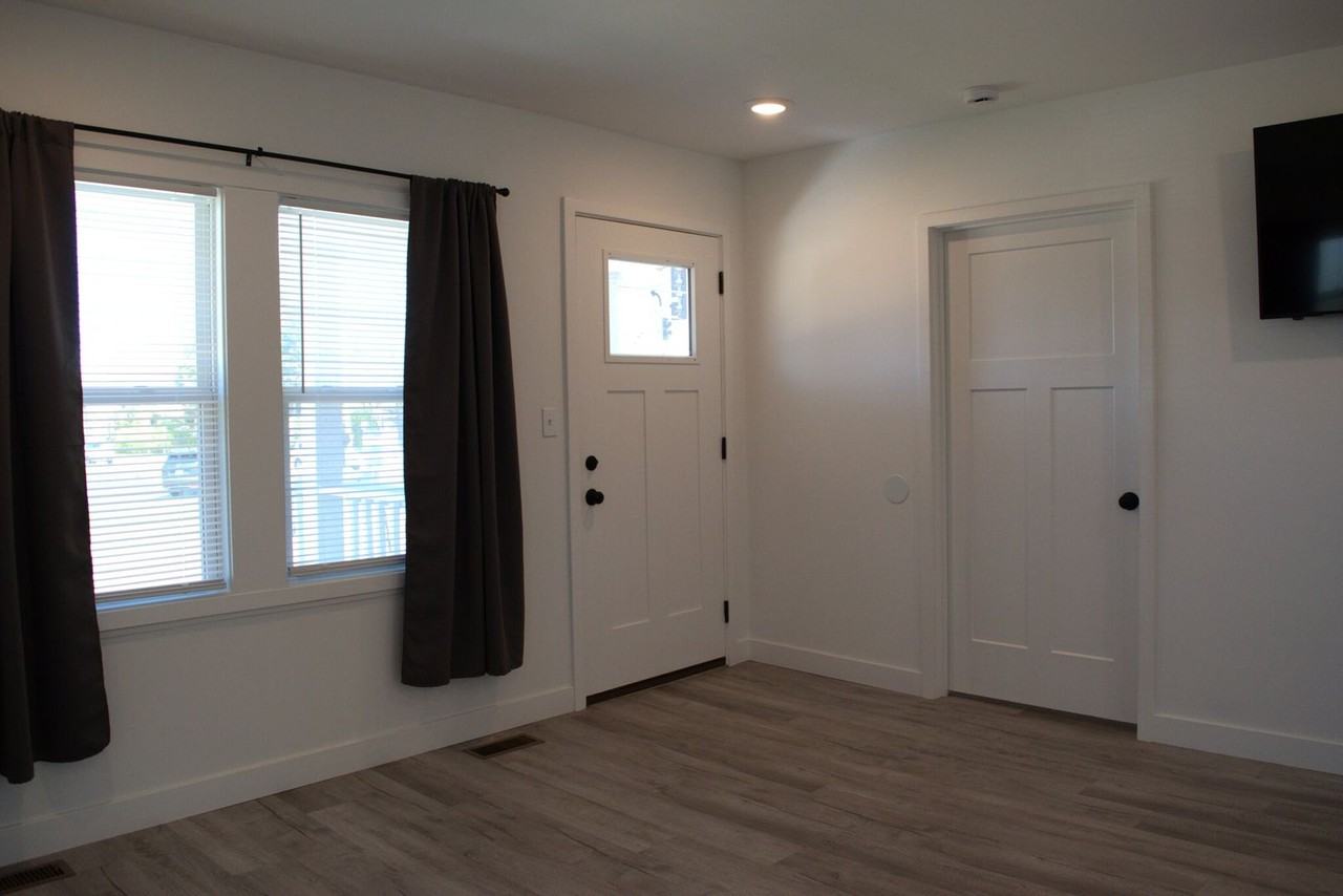 1002 W Broadway - Photo 6 of 21