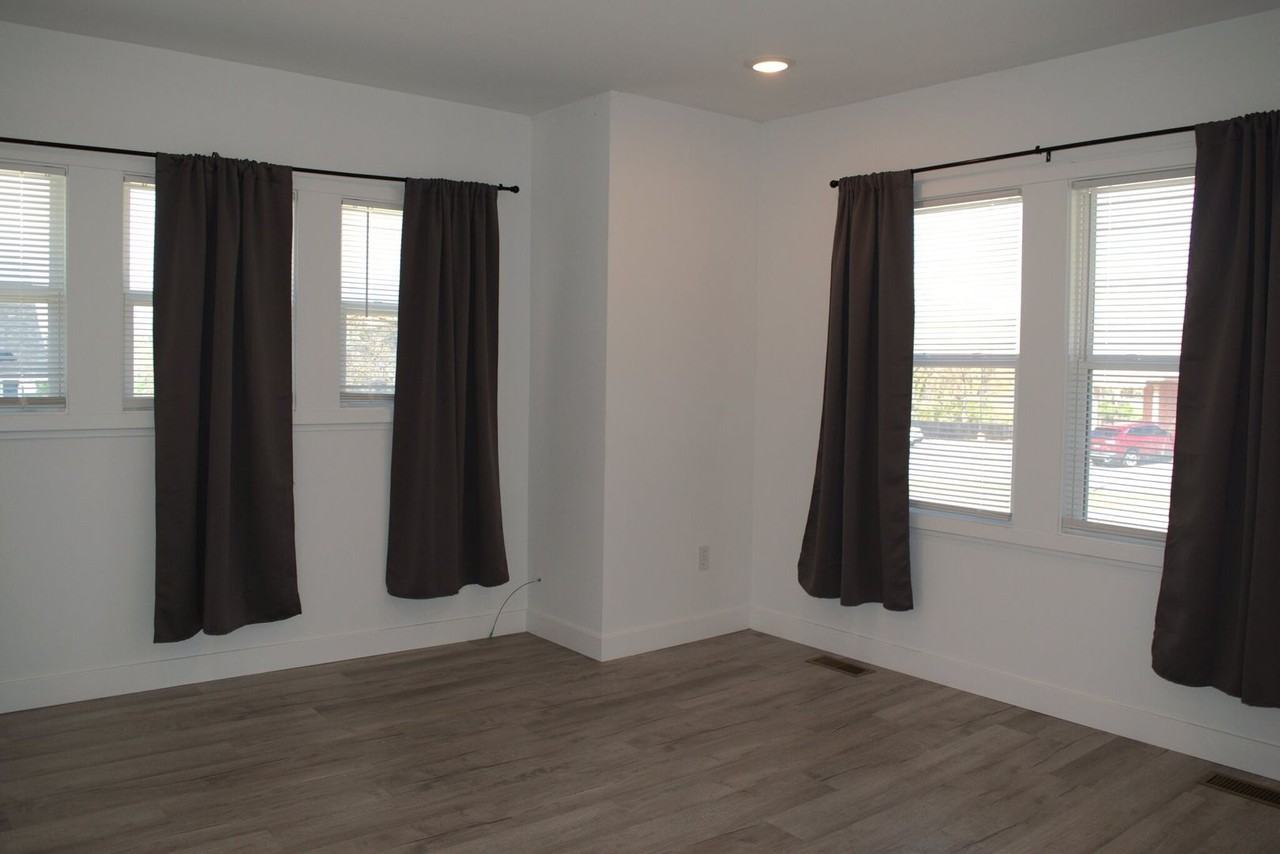 1002 W Broadway - Photo 7 of 21