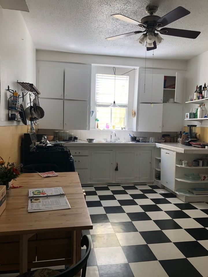 906 W 22nd St (LO) - Photo 3 of 23