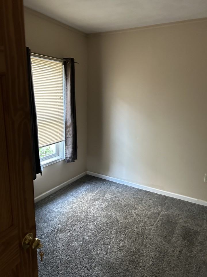 175 Lisbon Ave #1 - Photo 2 of 10