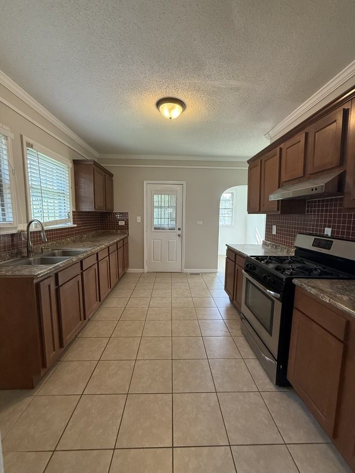 1437 Woodland Ave Sw #1 - Photo 3 of 8