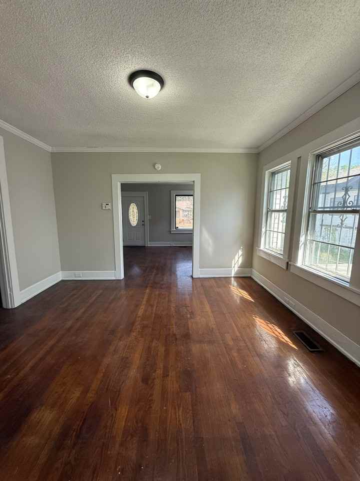 1437 Woodland Ave Sw #1 - Photo 4 of 8