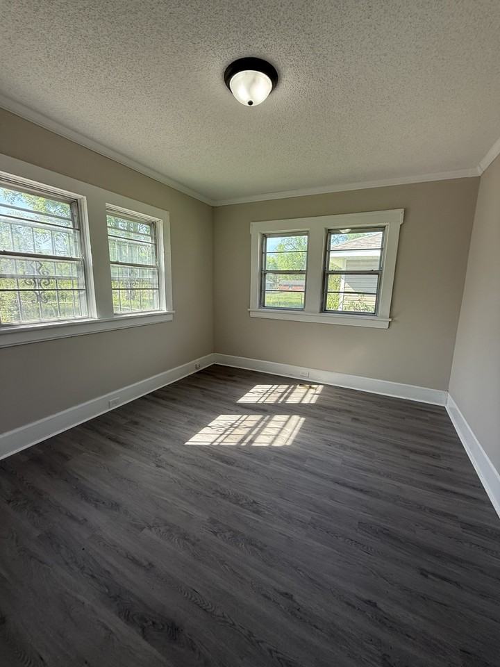 1437 Woodland Ave Sw #1 - Photo 5 of 8