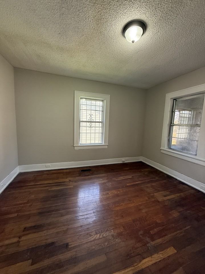 1437 Woodland Ave Sw #1 - Photo 6 of 8