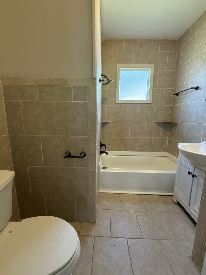 1437 Woodland Ave Sw #1 - Photo 7 of 8