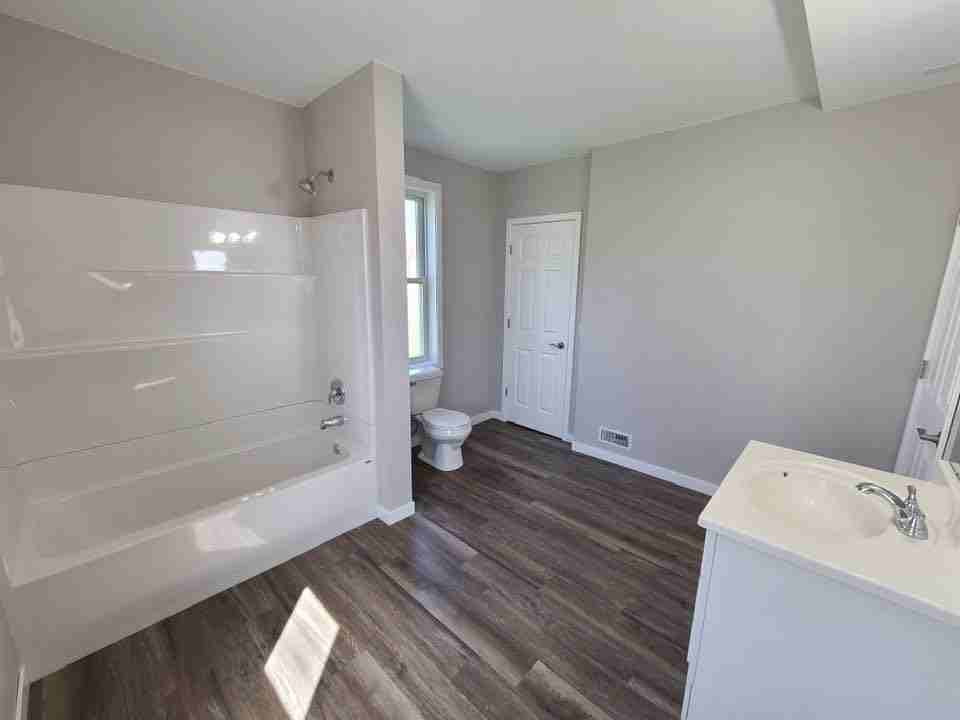 301 Spring St #1 - Photo 5 of 10