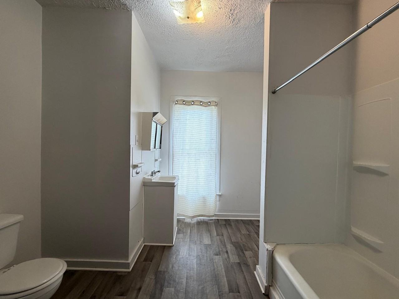 1114 Vine St #1 - Photo 4 of 10