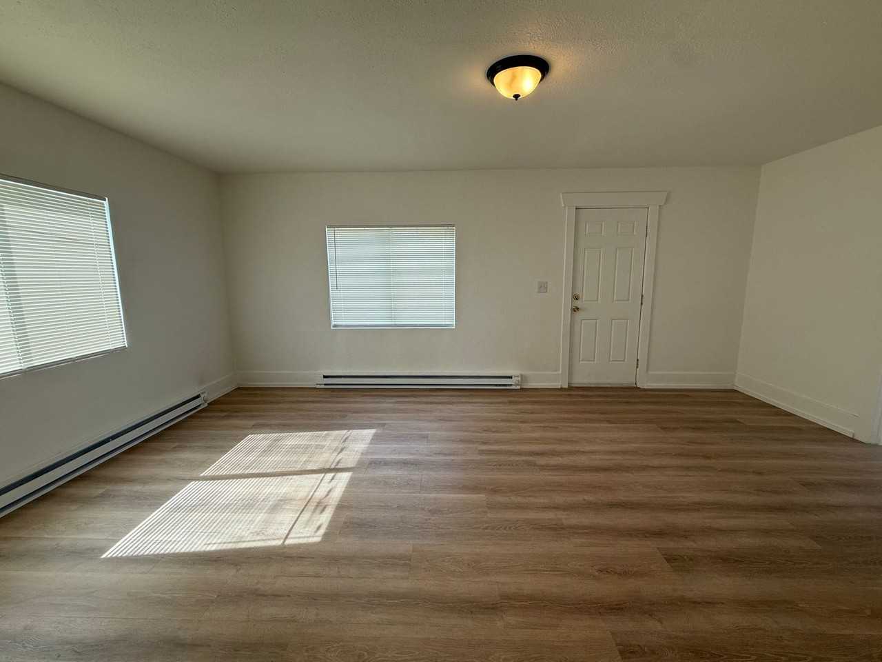 921 Methow St - Photo 2 of 13