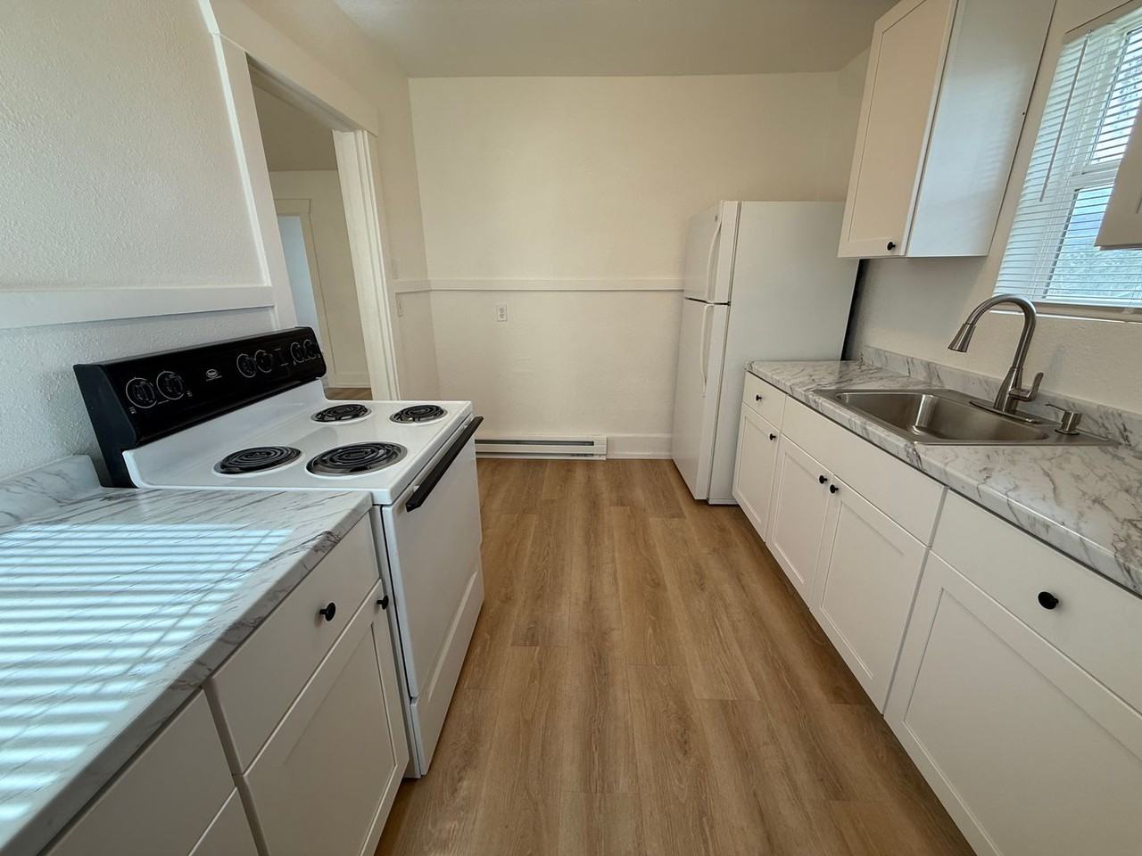 921 Methow St - Photo 4 of 13