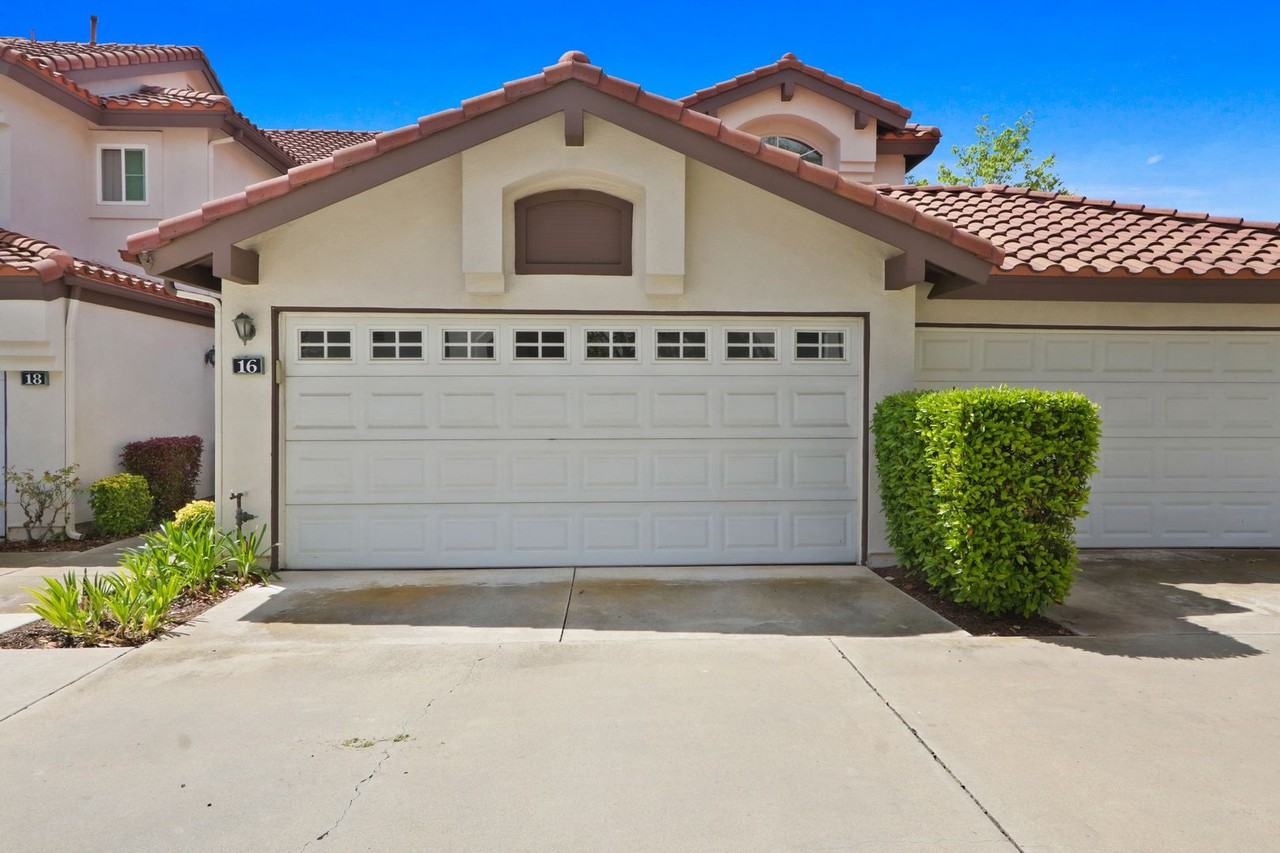 16 Via Entrada - Photo 2 of 25