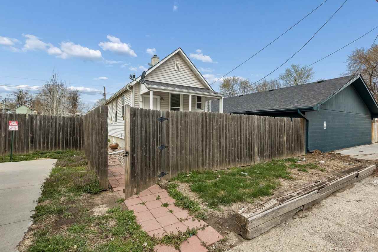 1233 1/2 S 14th St - Photo 2 of 20