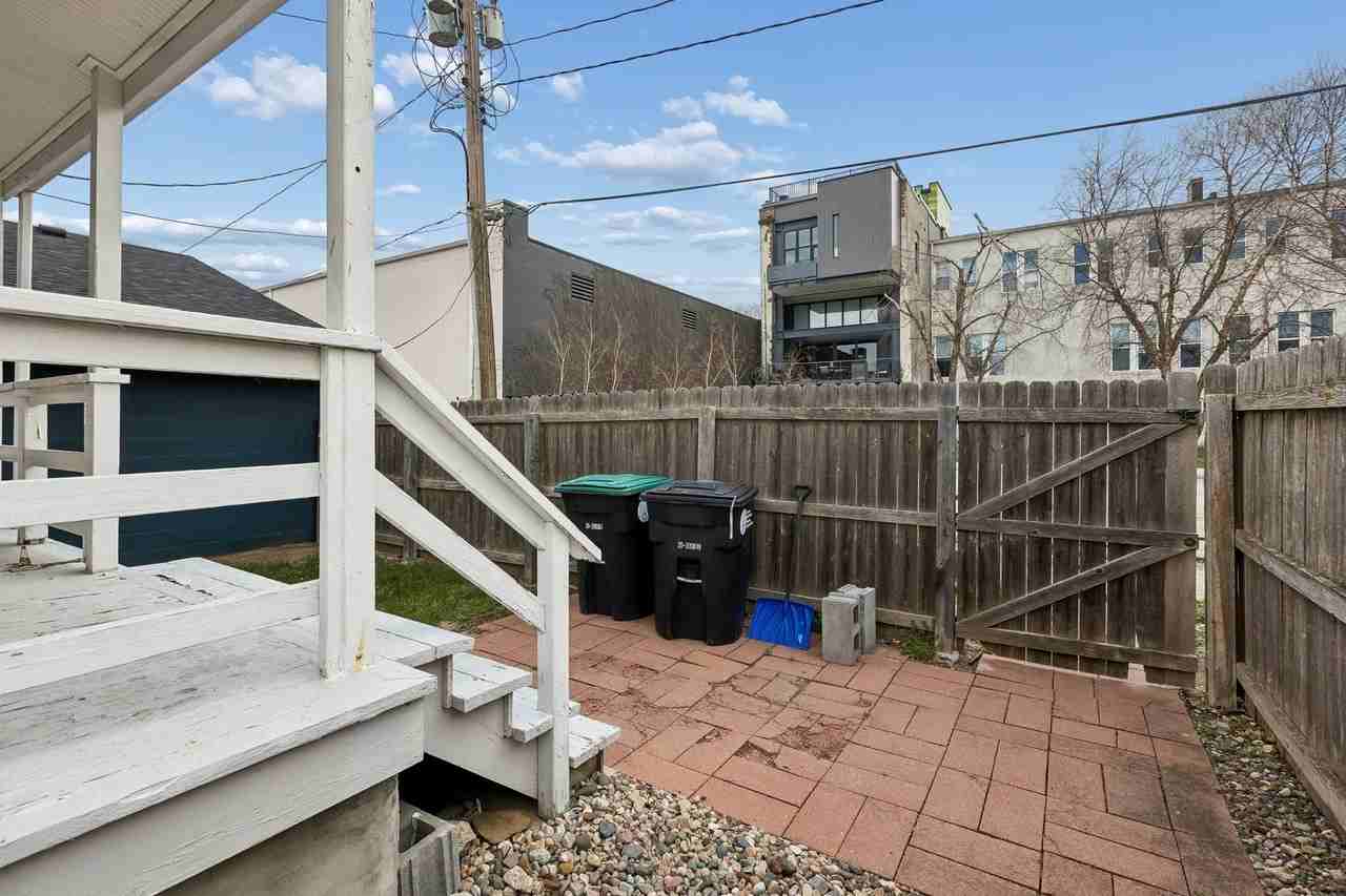 1233 1/2 S 14th St - Photo 3 of 20