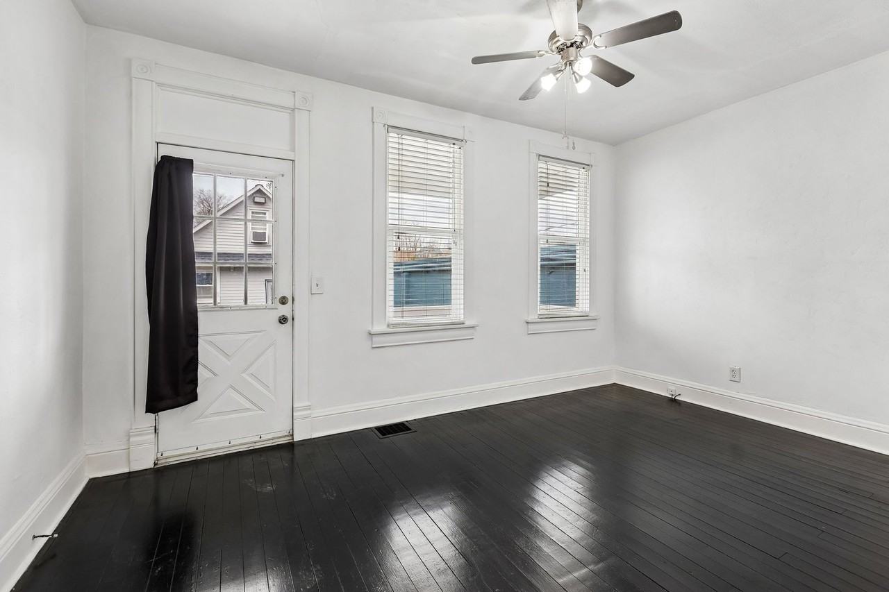 1233 1/2 S 14th St - Photo 4 of 20