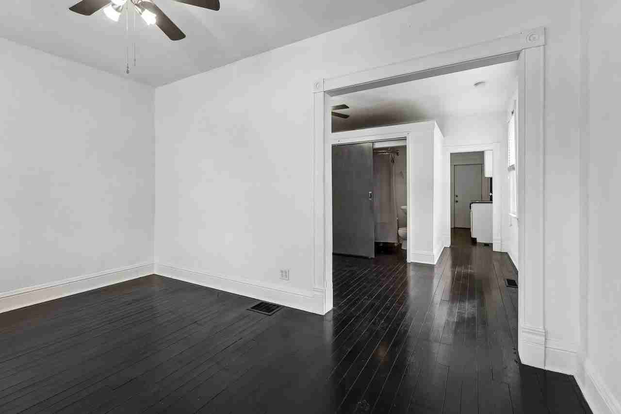 1233 1/2 S 14th St - Photo 5 of 20