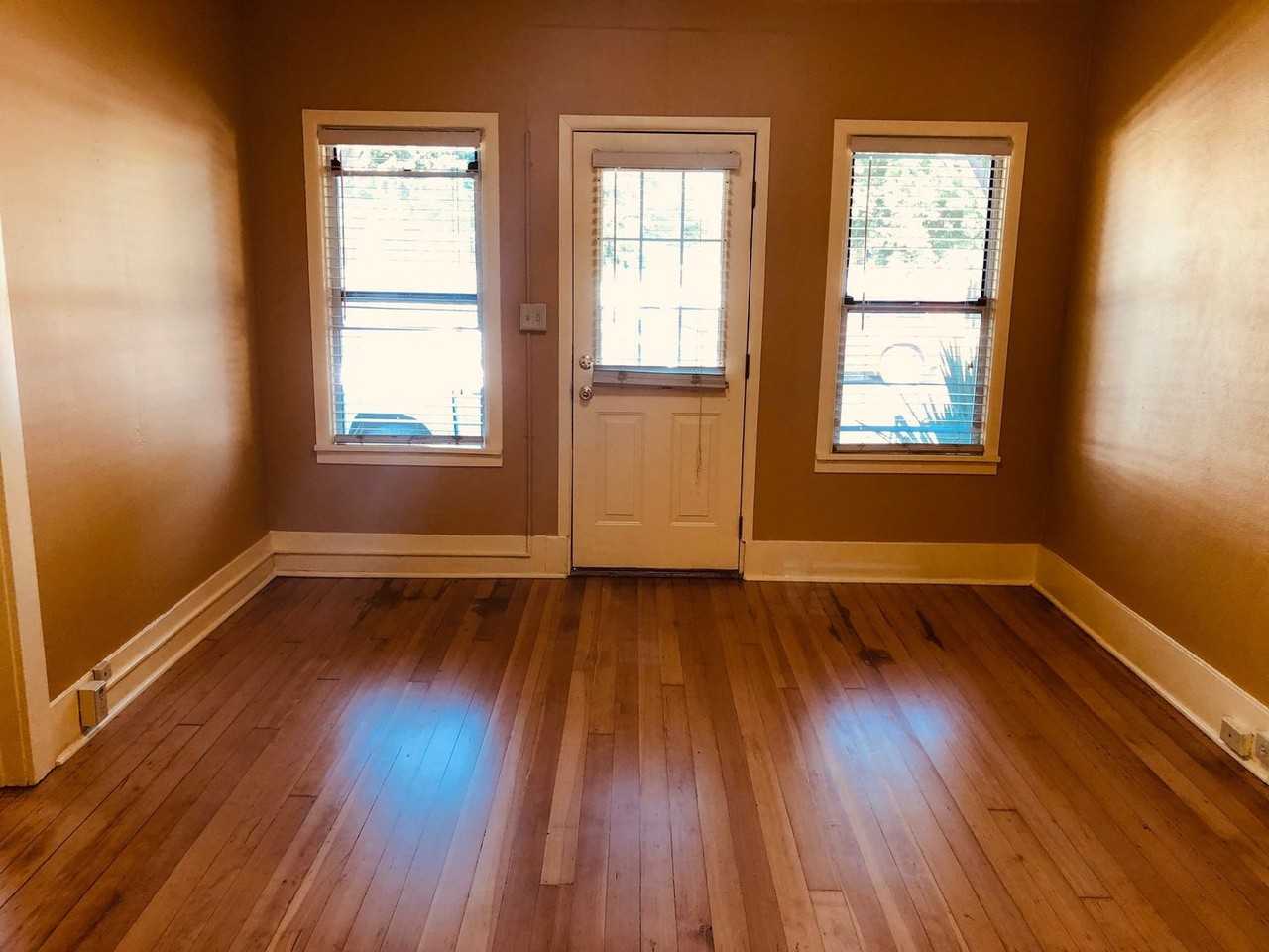 302 Nw Harriman St #4 - Photo 2 of 9