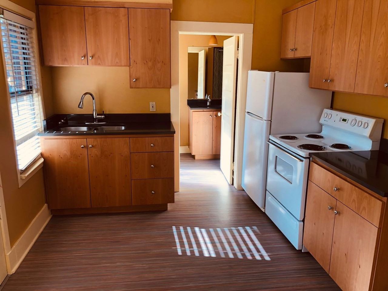 302 Nw Harriman St #4 - Photo 3 of 9