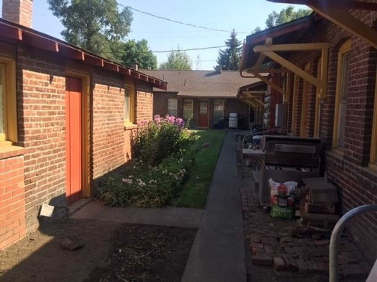 302 Nw Harriman St #4 - Photo 7 of 9