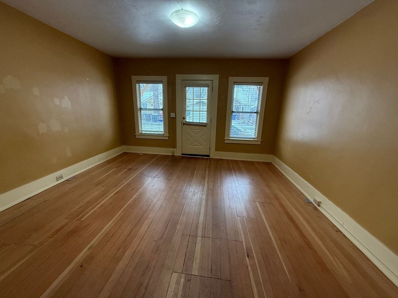 306 Nw Harriman St #6 - Photo 2 of 12