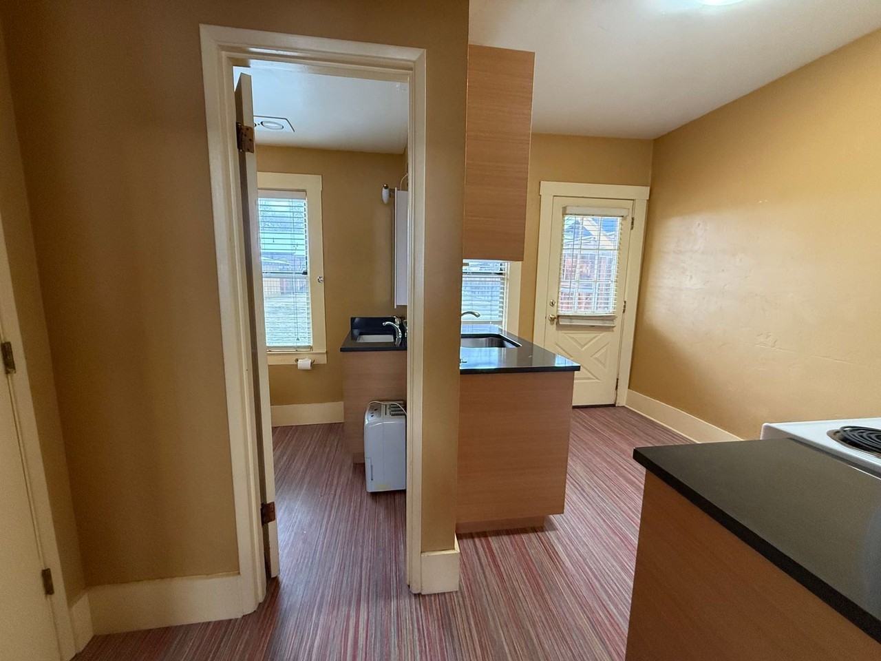 306 Nw Harriman St #6 - Photo 4 of 12