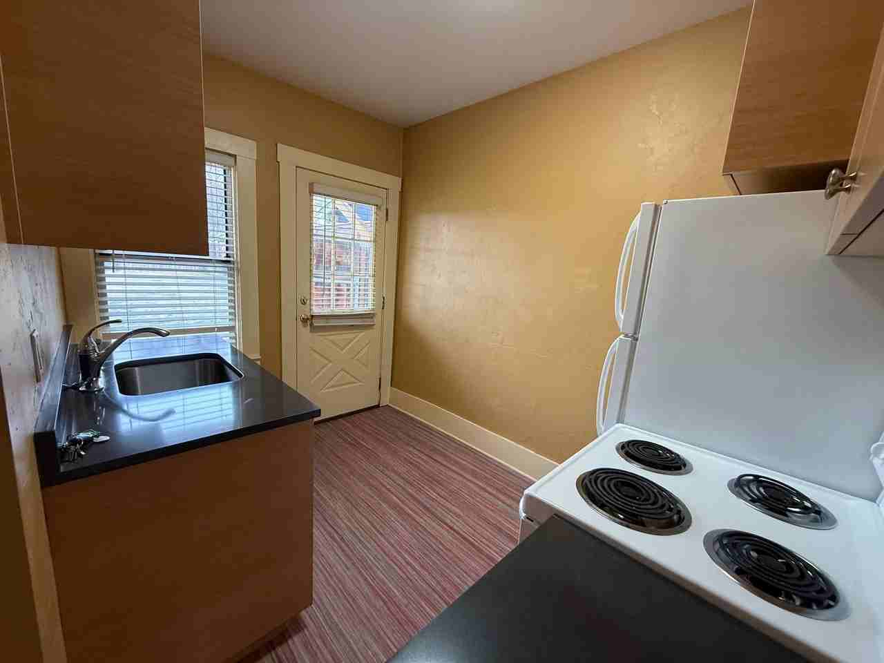 306 Nw Harriman St #6 - Photo 5 of 12