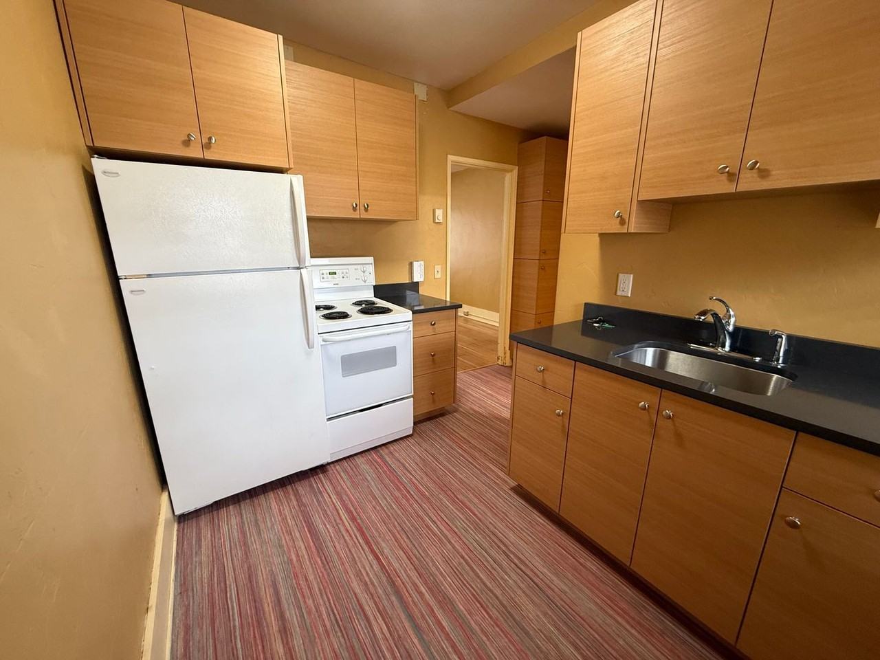 306 Nw Harriman St #6 - Photo 6 of 12