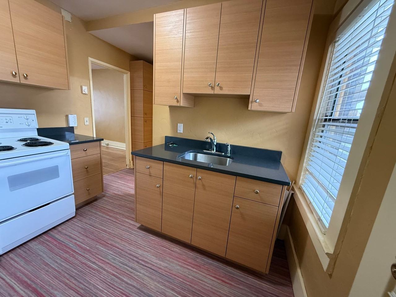 306 Nw Harriman St #6 - Photo 7 of 12