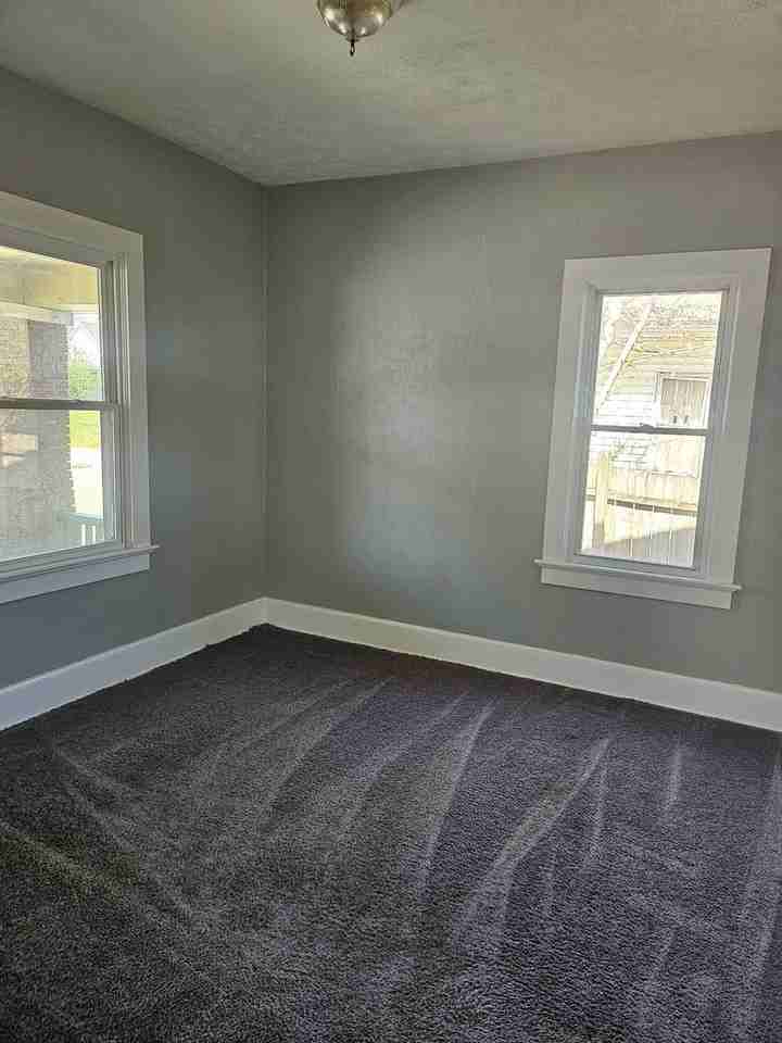 909 N 5th Ave - Photo 3 of 8