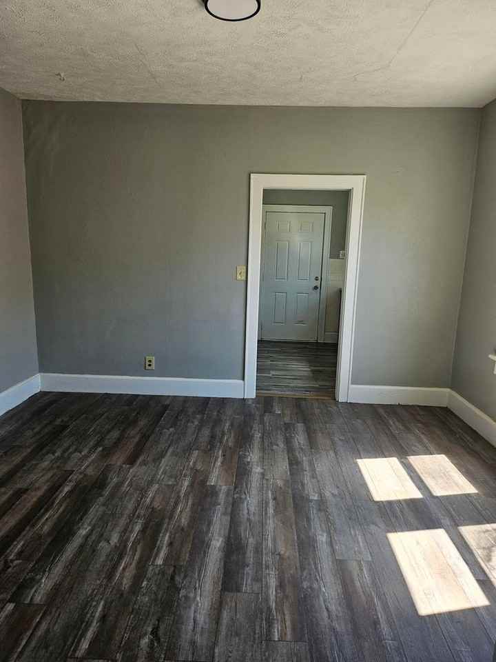 909 N 5th Ave - Photo 7 of 8