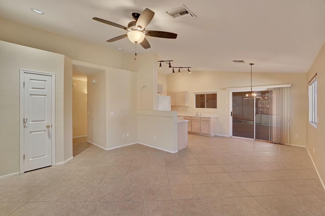 98 E Futurity Pl - Photo 4 of 17