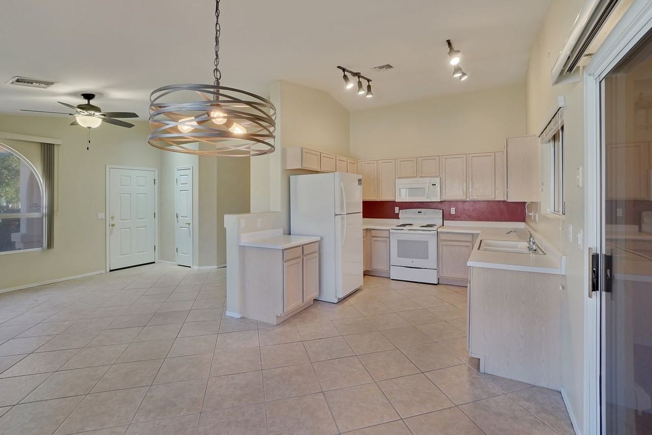 98 E Futurity Pl - Photo 5 of 17